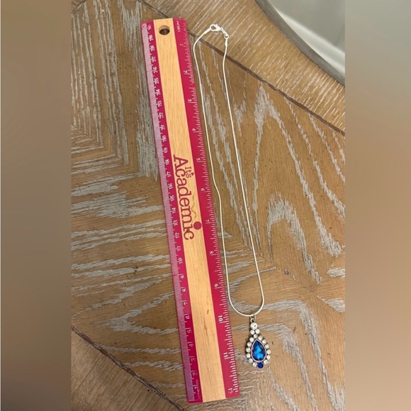 Elegant Blue Teardrop Pendant Necklace - Picture 4 of 4